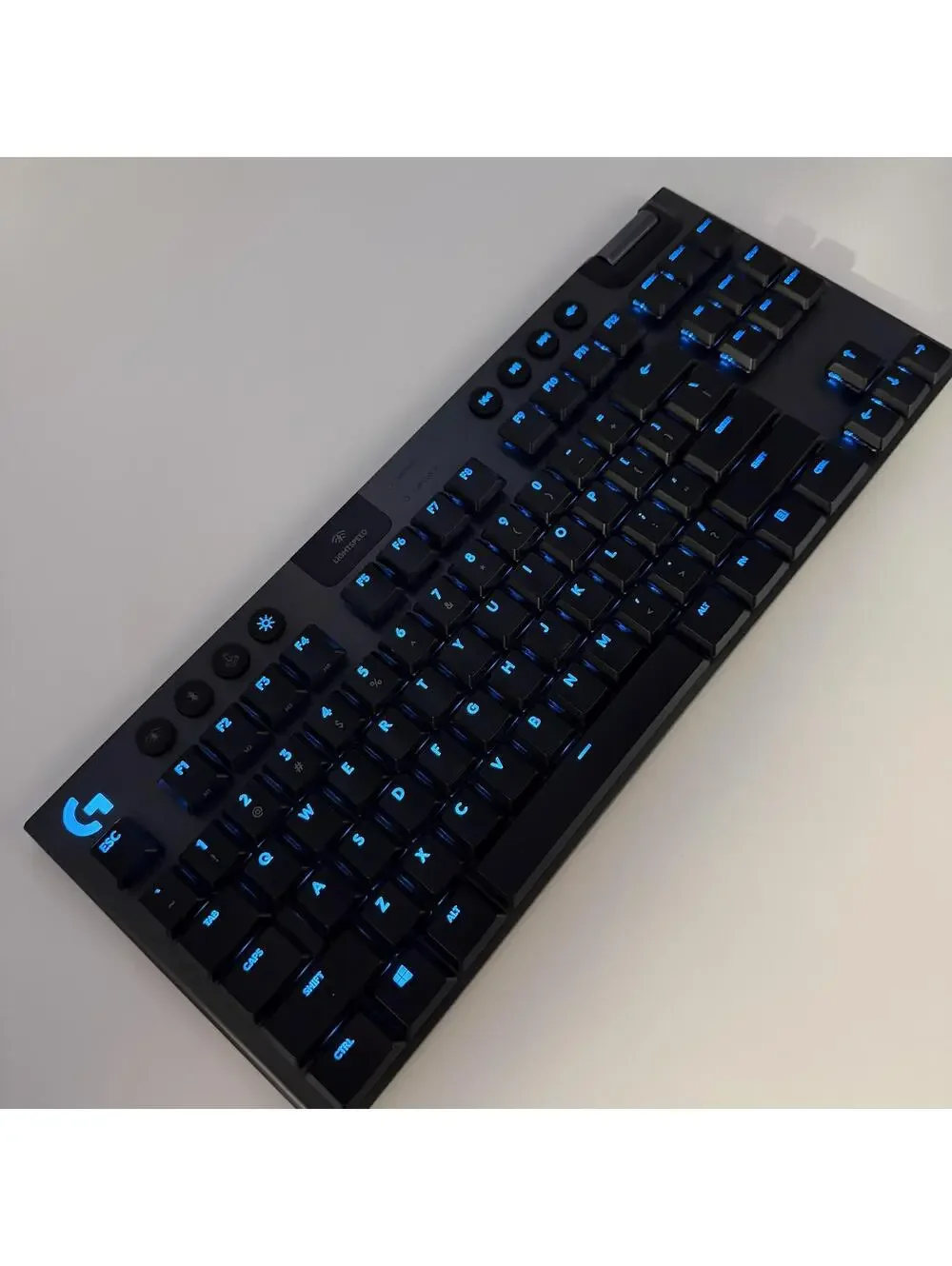 Logitech G915 TKL Tenkeyless Lightspeed Wireless Mechanical Gaming Keyboard RGB